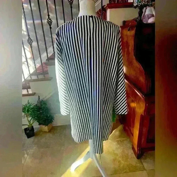 KoanDaily ladies large high low blouse. Long sleeve black and white stripe NWOT - Picture 5 of 13